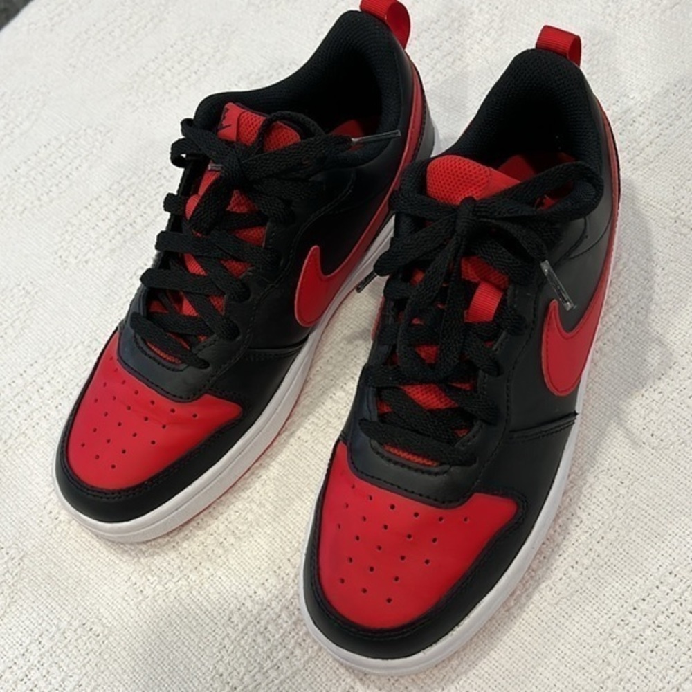 Nike sneakers Court Vision Low sneakers in black and red‎ excellent condition.